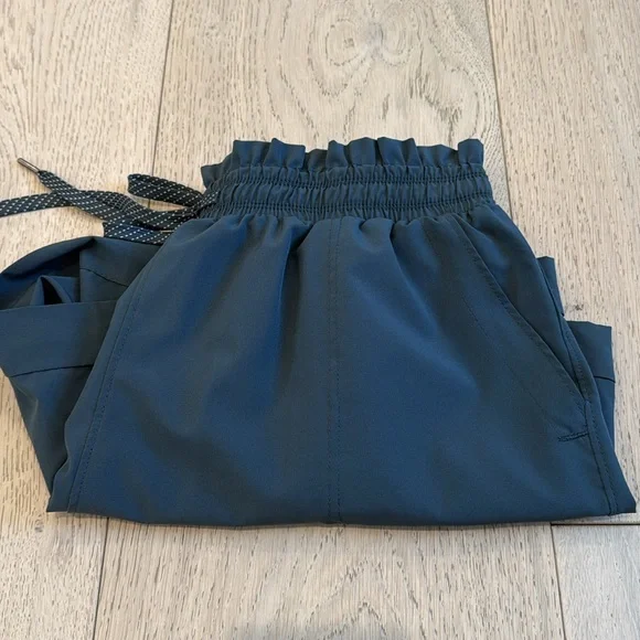 Apana Yoga Paperbag Waist Shorts in Size Large - Picture 9 of 10